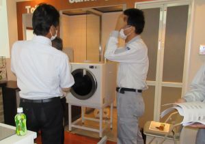 新デラックス見学中2